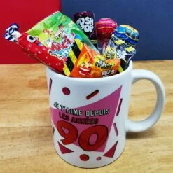 MUG Rose "Je T'aime Depuis Les Années 90 " - Bonbons Rétro 90