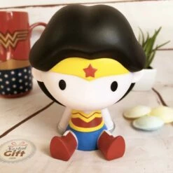 Wonder Woman - Grande Figurine / Tirelire Mignonne Wonder Woman (14 Cm)