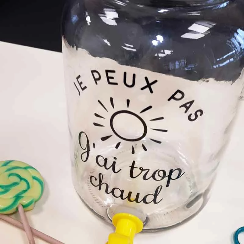 Fontaine à Boisson Avec Robinet 3,5 L Jaune- "Je Peux Pas J'ai Trop Chaud" – Image 2